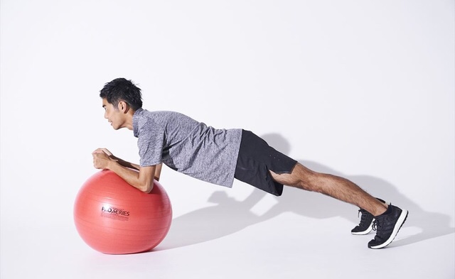 バランスボールを使った筋トレ方法:腹筋トレーニング3