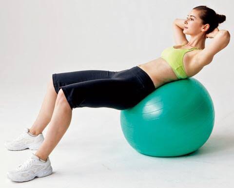 バランスボールを使った筋トレ方法:腹筋トレーニング