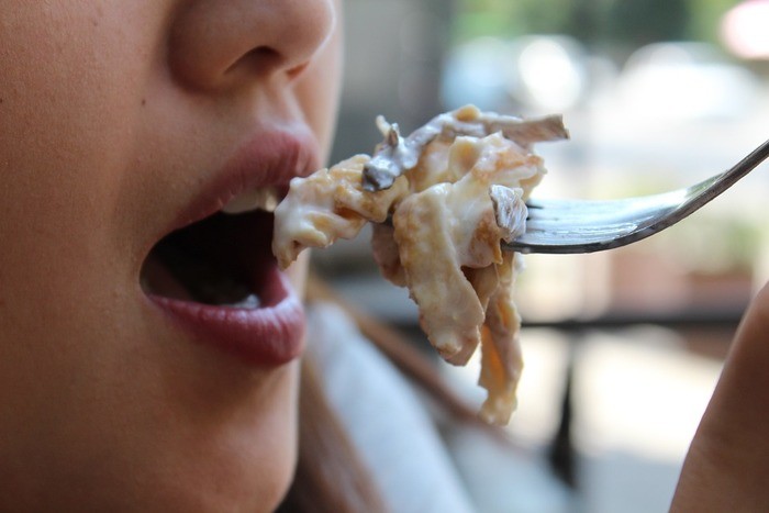 食べ過ぎた時や次の日の対処法まとめ
